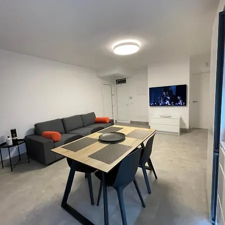 Izaro Atico De Lujo Cerca De Playa Dorada Apartment *