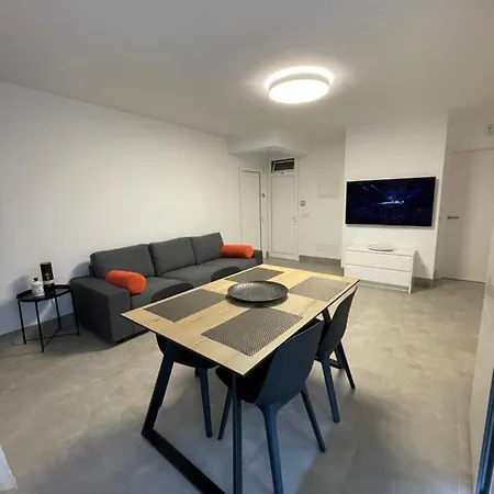 Izaro Atico De Lujo Cerca De Playa Dorada Apartment